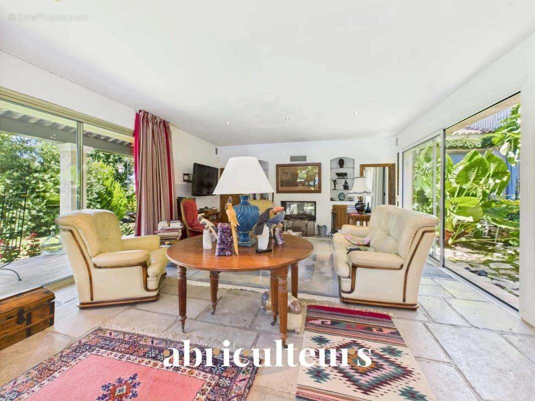Maison familiale 5 chambres avec piscine et jardin en vente La Colle-sur-Loup (06480) - photo 8