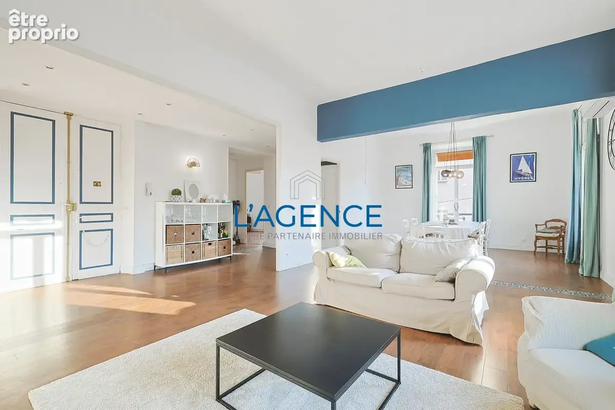 Appartement bourgeois de type T4 de 126 m2 dans un bel immeuble du centre ville à Hyères - photo 8
