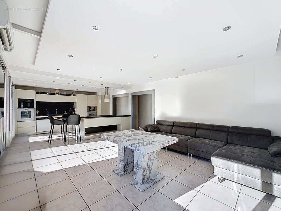 Appartement à DECINES-CHARPIEU