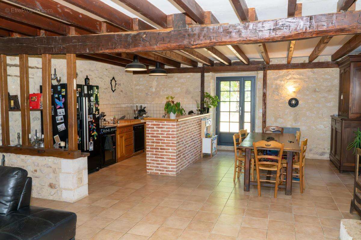 Maison 137 m² à Lussas-Et-Nontronneau  - photo 18