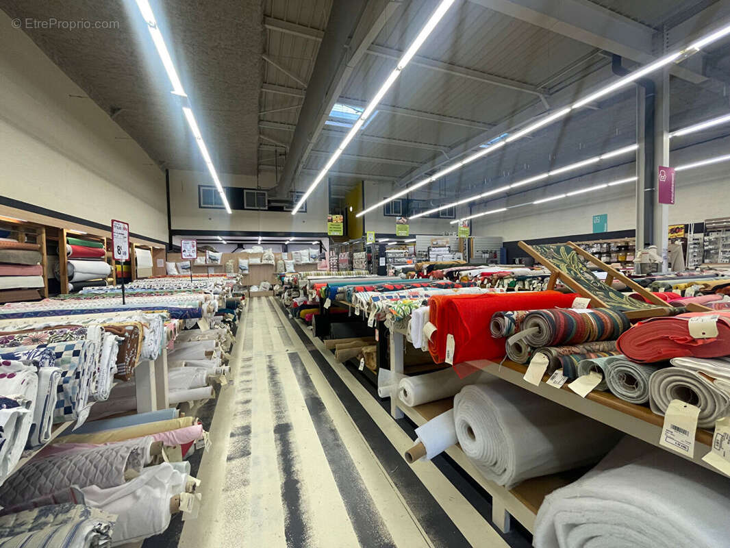 Commerce à COLOMBIERS