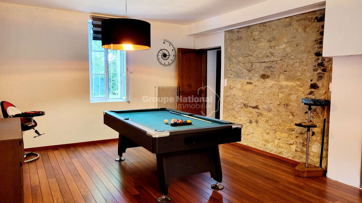 Maison à SAINT-MARCEL-DE-CAREIRET