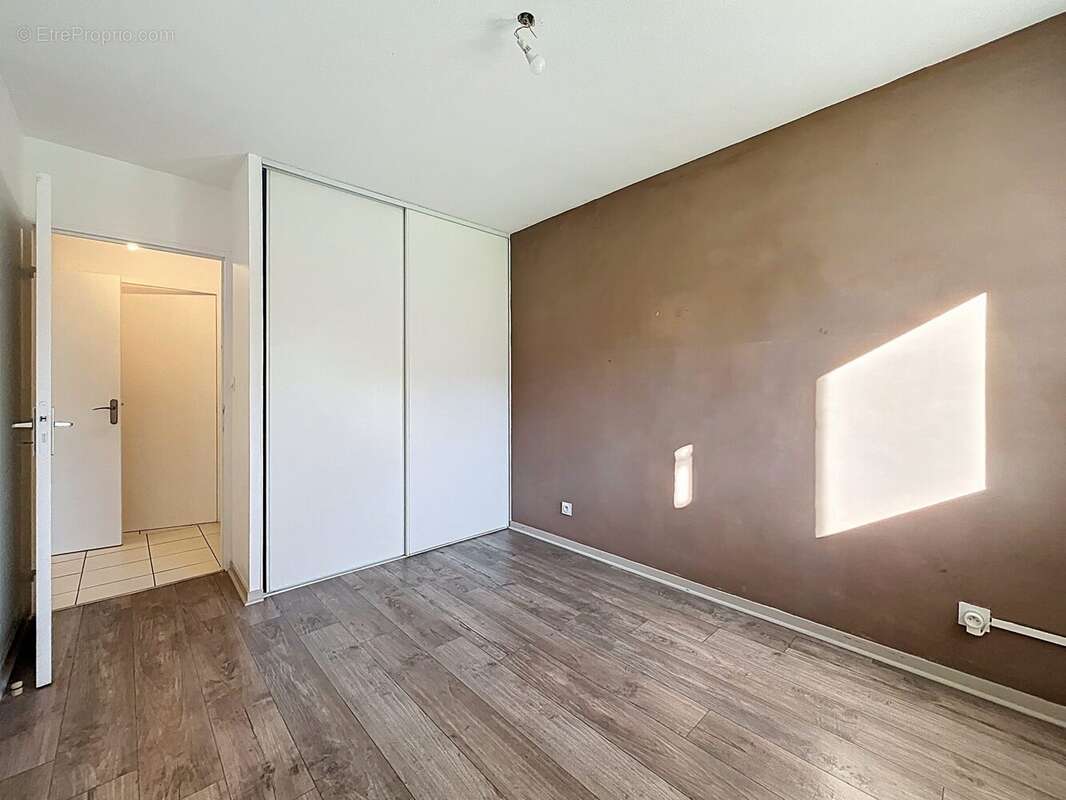 Chambre 2 - Appartement à FONTAINE