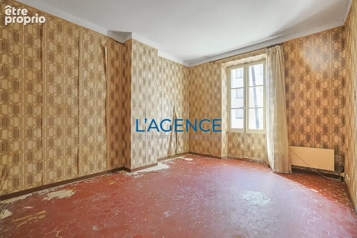 Hyères en plein coeur du quartier de la Gare , Maison de 140 m2 avec jardinet, exposée est ouest - photo 12