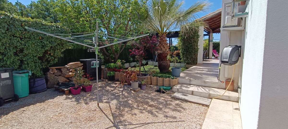 Maison 100 m² à Saint-Cyr-Sur-Mer  - photo 4