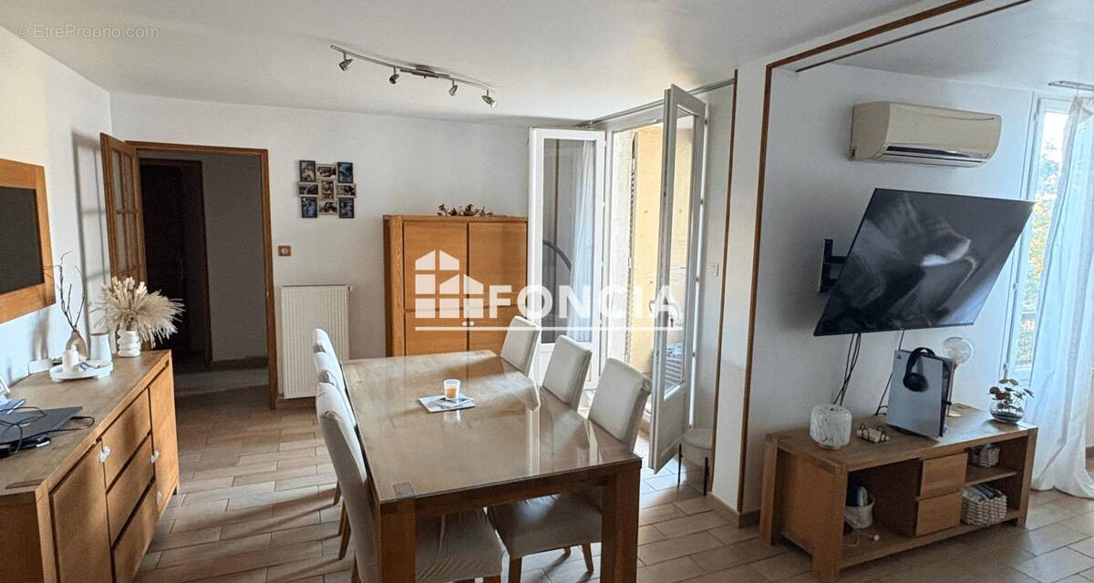 Appartement à MARSEILLE-4E
