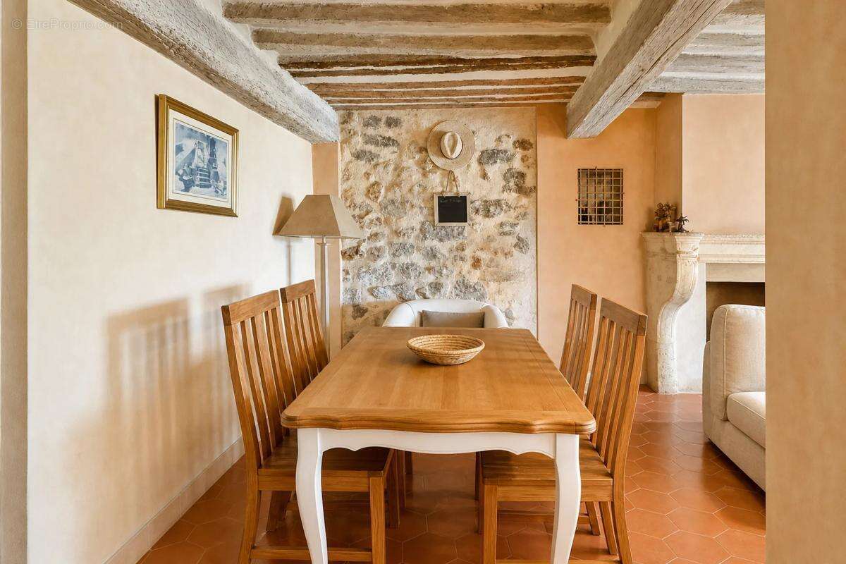Maison à TAVERNES