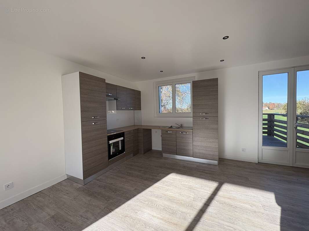 Maison à SAINT-LEONARD-DE-NOBLAT