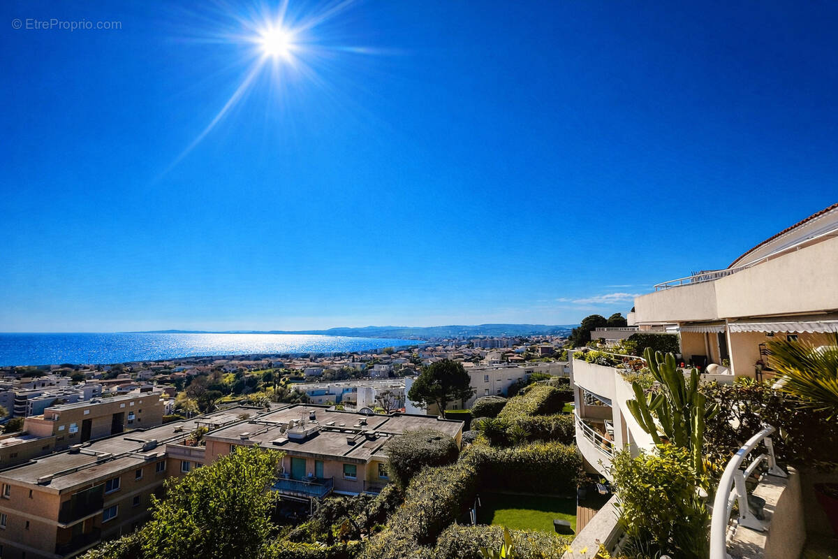 Appartement à SAINT-LAURENT-DU-VAR