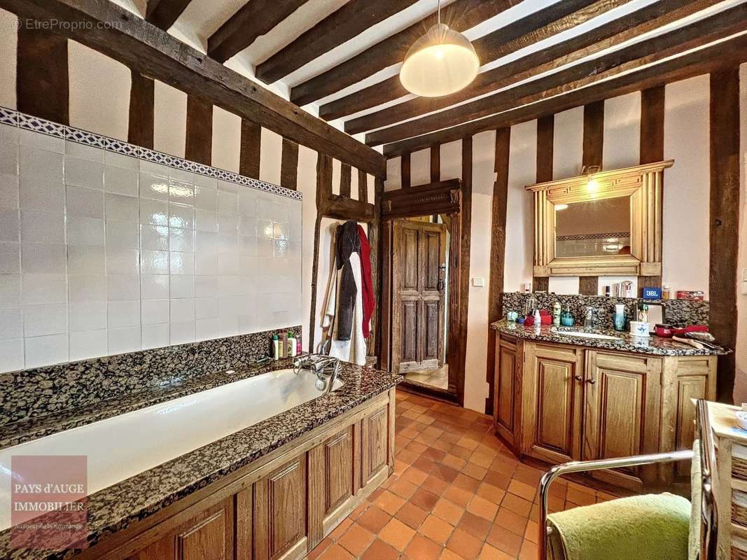 Maison à SAINT-PIERRE-SUR-DIVES