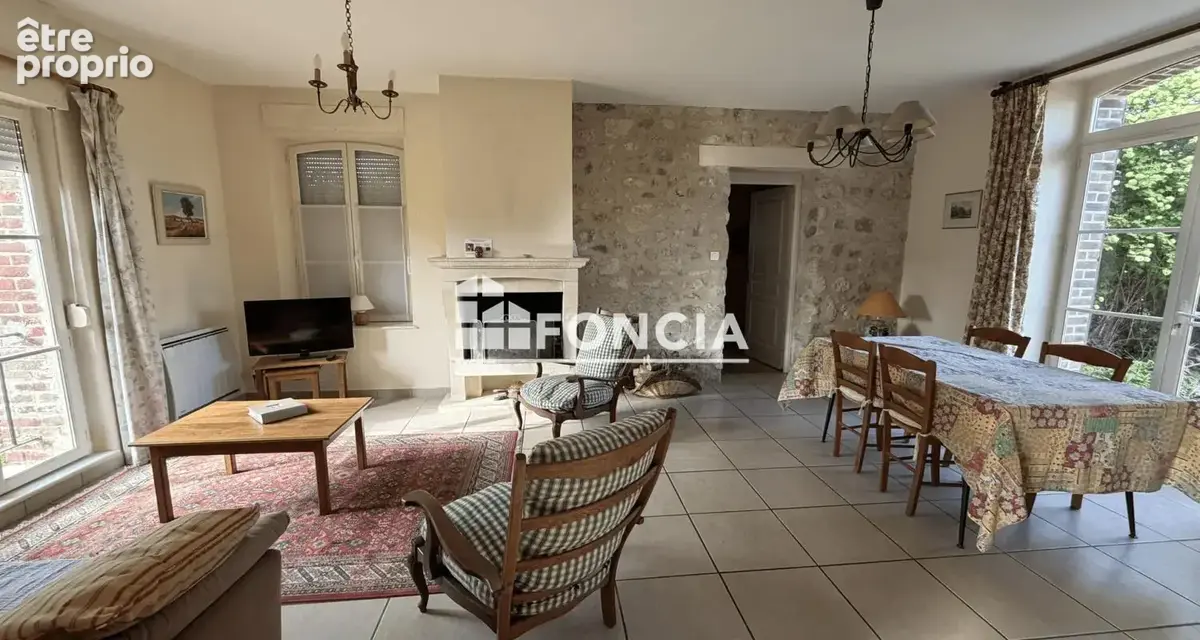 Authentique maison en pierre avec grand terrain verdoyant - photo 3