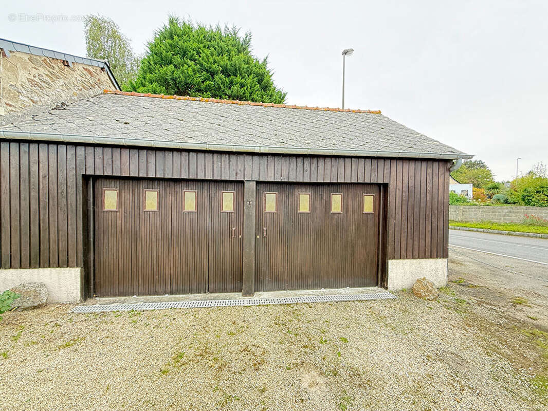 Maison à LANGROLAY-SUR-RANCE