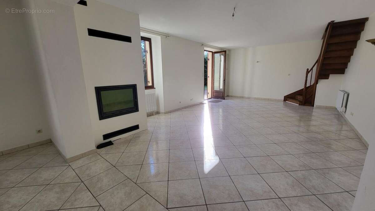 Maison à SAINT-GERMAIN-DU-SALEMBRE