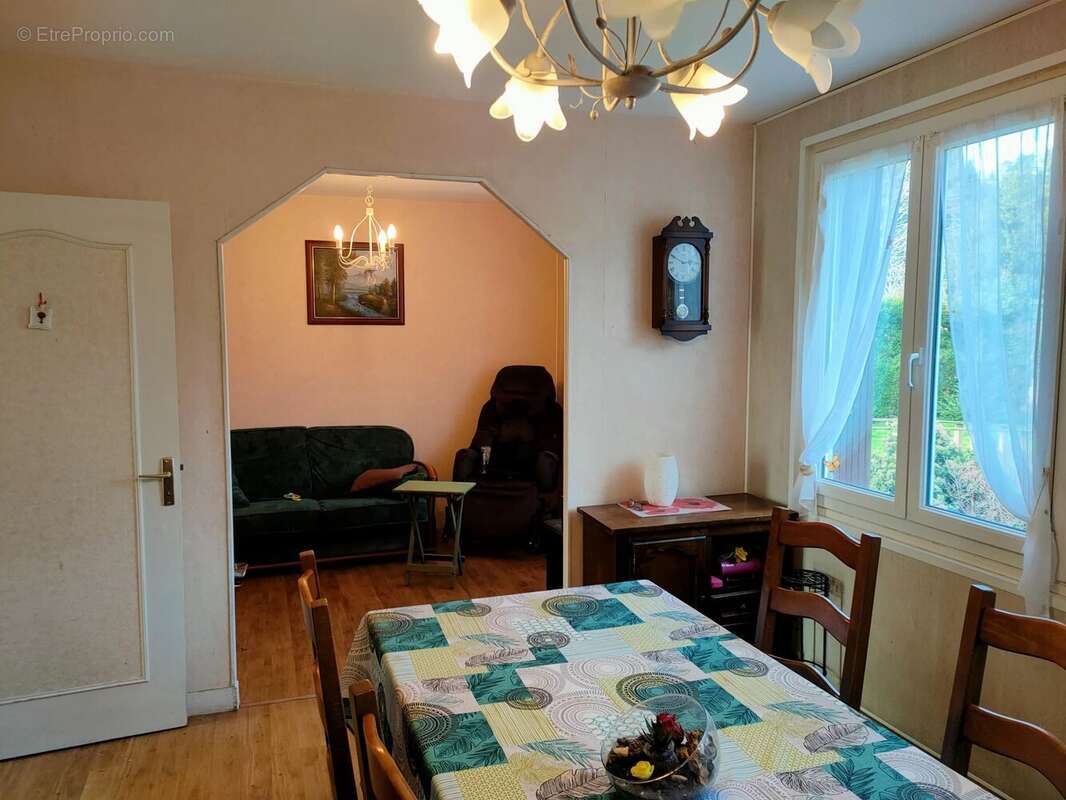 Maison à CHAMPAGNAC-LA-RIVIERE