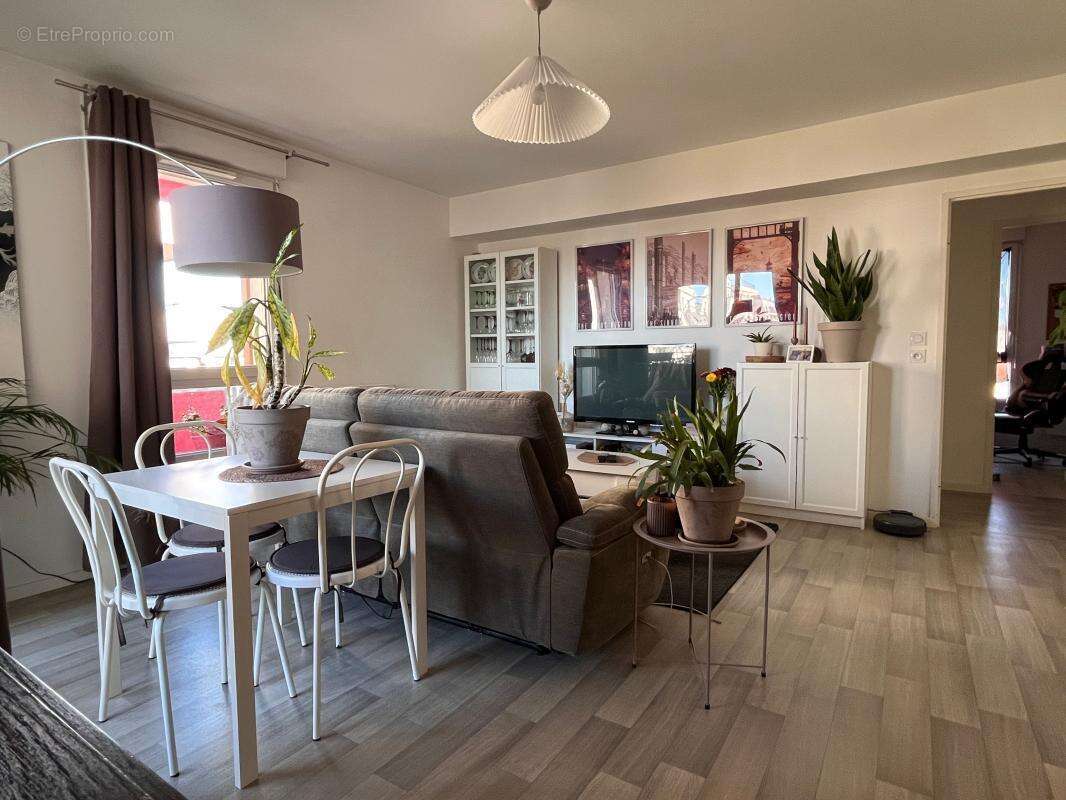 Appartement à SAINT-JEAN-DE-BRAYE
