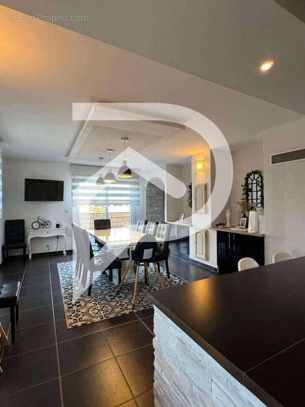 Maison à NEUFCHATEAU