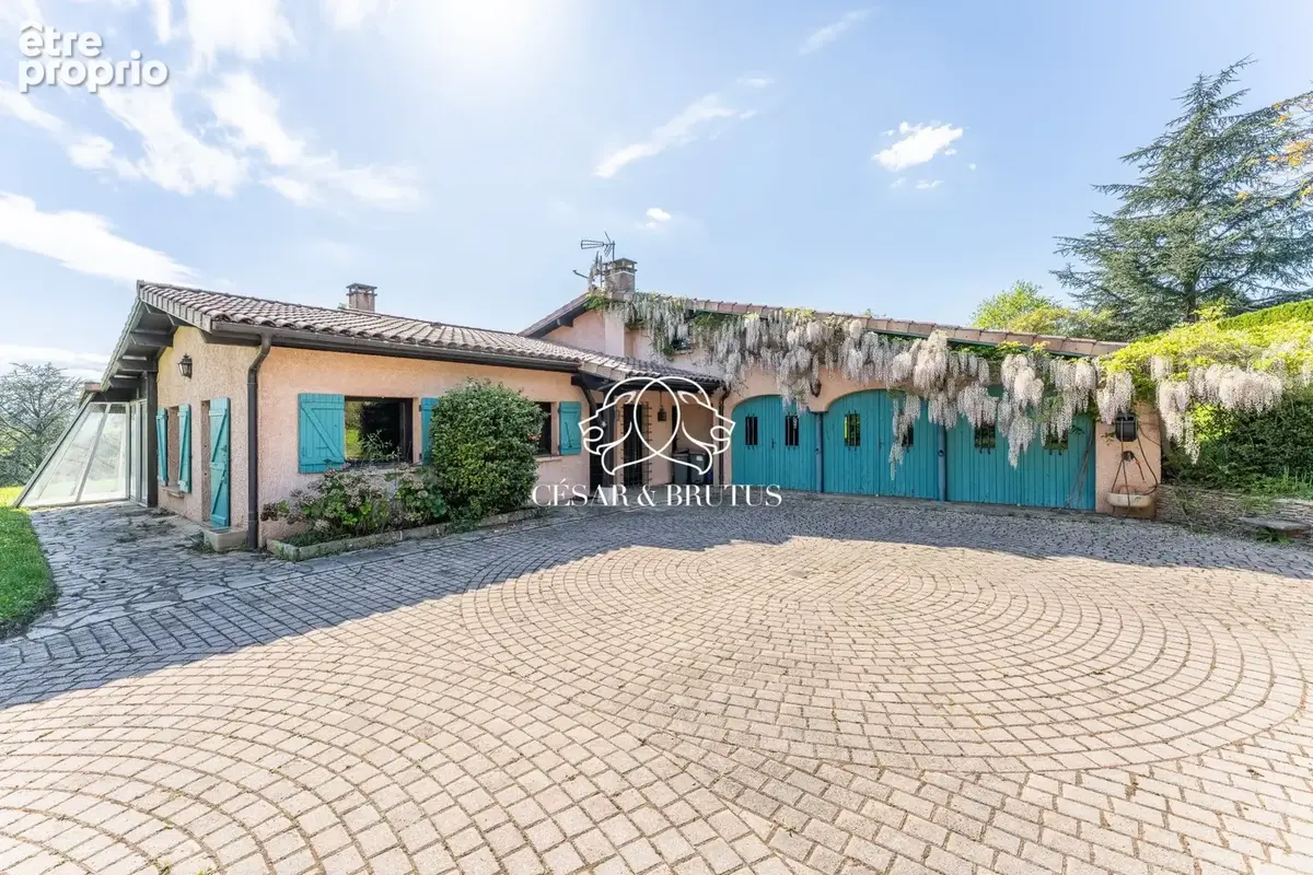 Maison 250 m² à Grezieu-La-Varenne  - photo 4