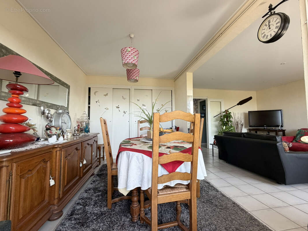 Appartement 3 pieces de 80 m2 avec balcon donnant sur parc verdoyant - photo 2