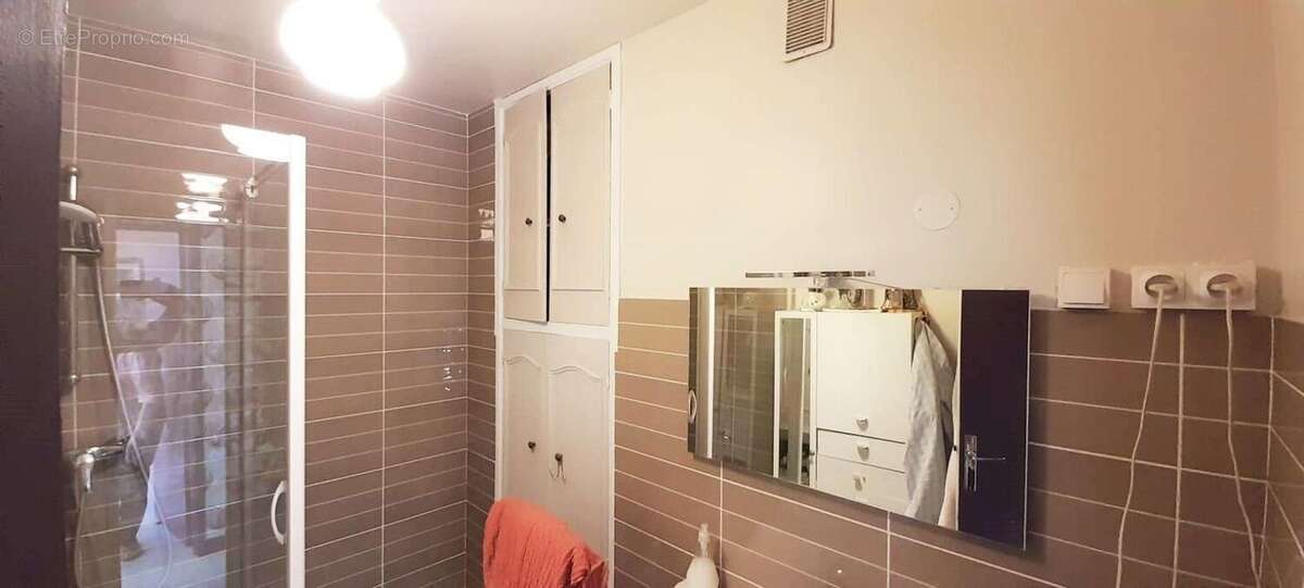 AUBAGNE- APPARTEMENT TYPE 3/4 A VENDRE-RESIDENCE AVEC PISCINE - Appartement à AUBAGNE