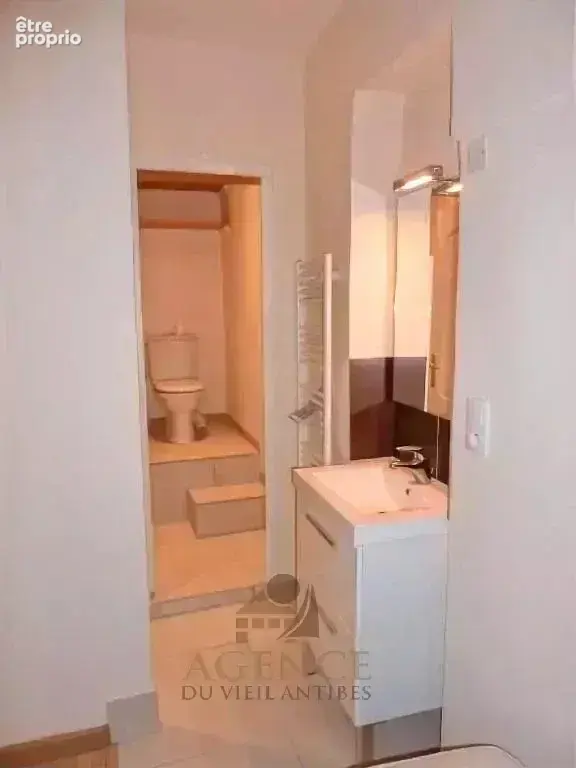 Vieil Antibes – Remparts  Charmant 2 pièces de 36 m² - photo 8