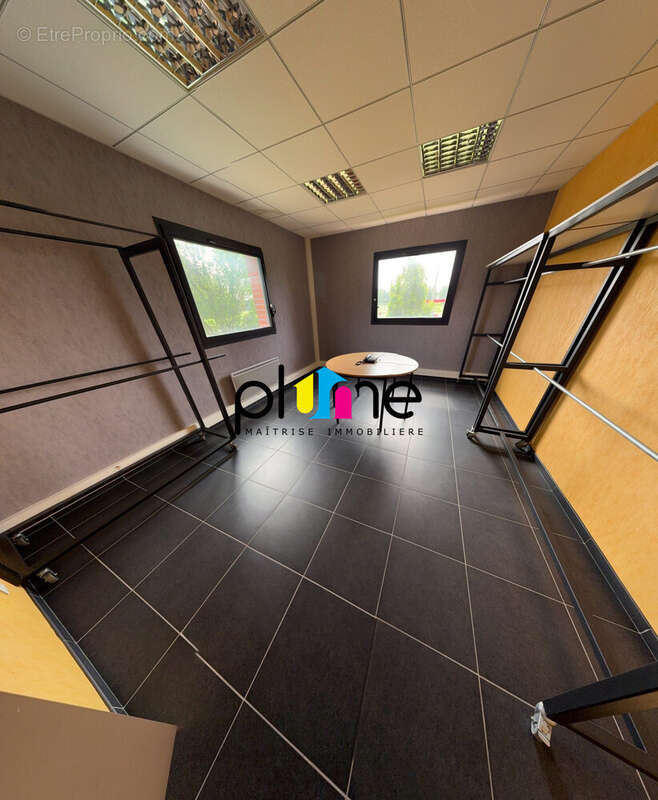 Commerce à COURRIERES