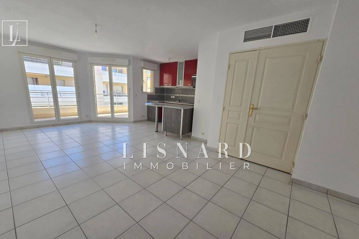 Appartement à VALLAURIS