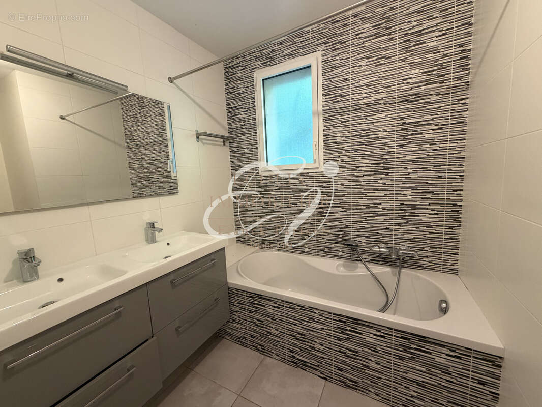 VENTE ECULLY 69130 Maison en excellent état lumineuse - 130 m2 - 4 chambres - Environnement très calme - photo 9