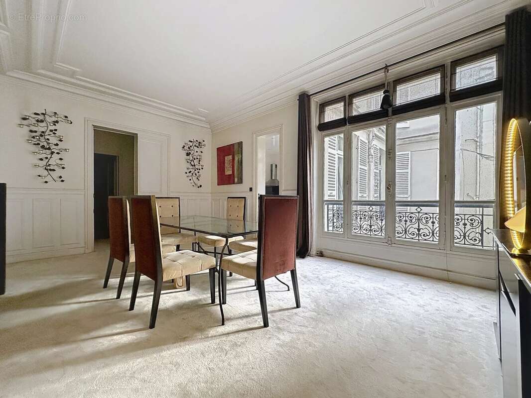 Appartement à PARIS-8E