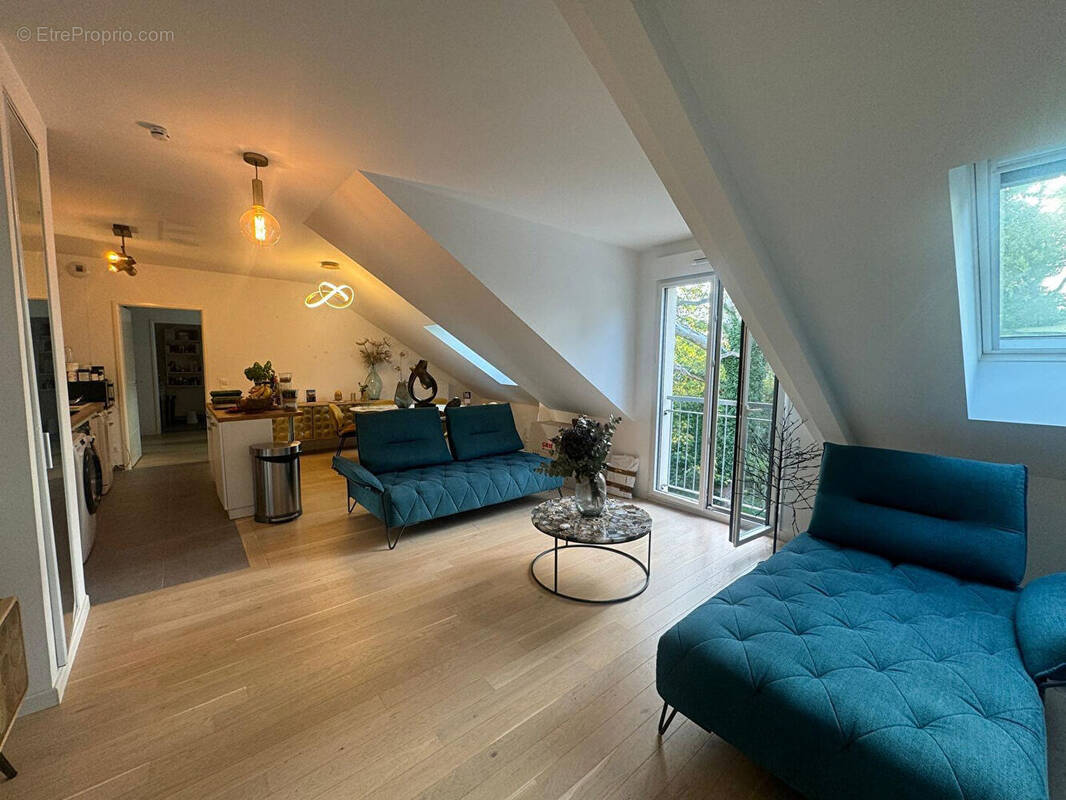 Appartement à LE MESNIL-LE-ROI