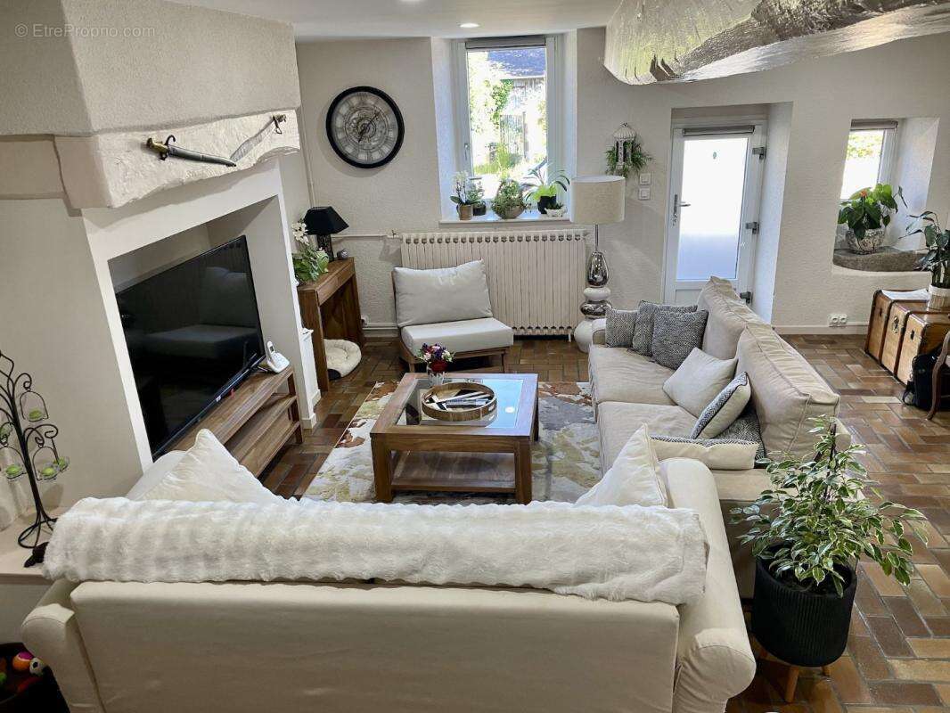 Maison à SAINT-AGNANT-DE-VERSILLAT