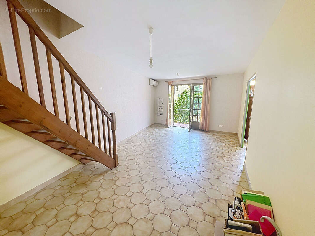 Appartement Rochefort Du Gard 4 pièce(s) 90 m2 + cour - photo 9