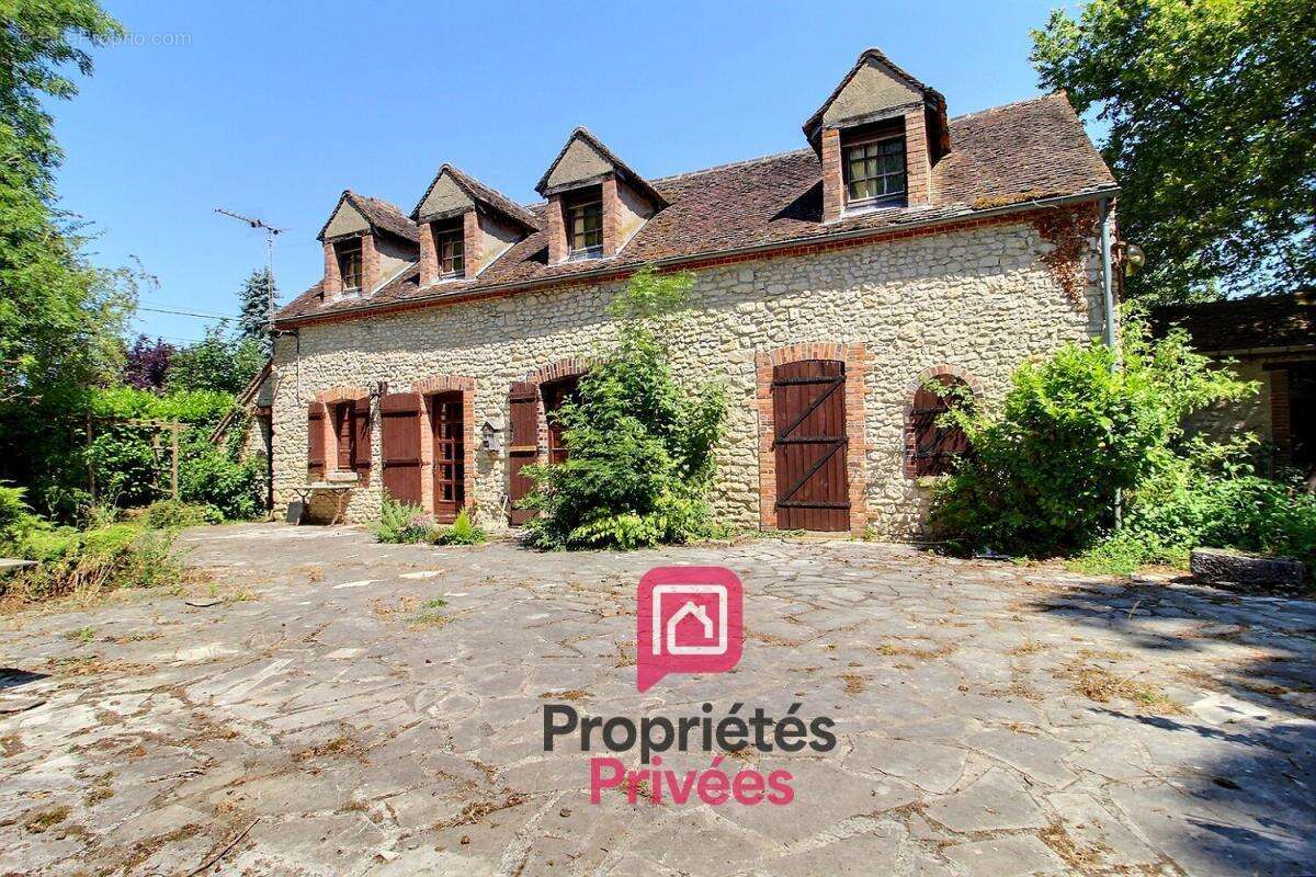 Vente authentique longere gatinaise de 170 m2 avec grange de 170 m2 aménagée, piscine interieure, dependances, terrain de plus d - photo 3
