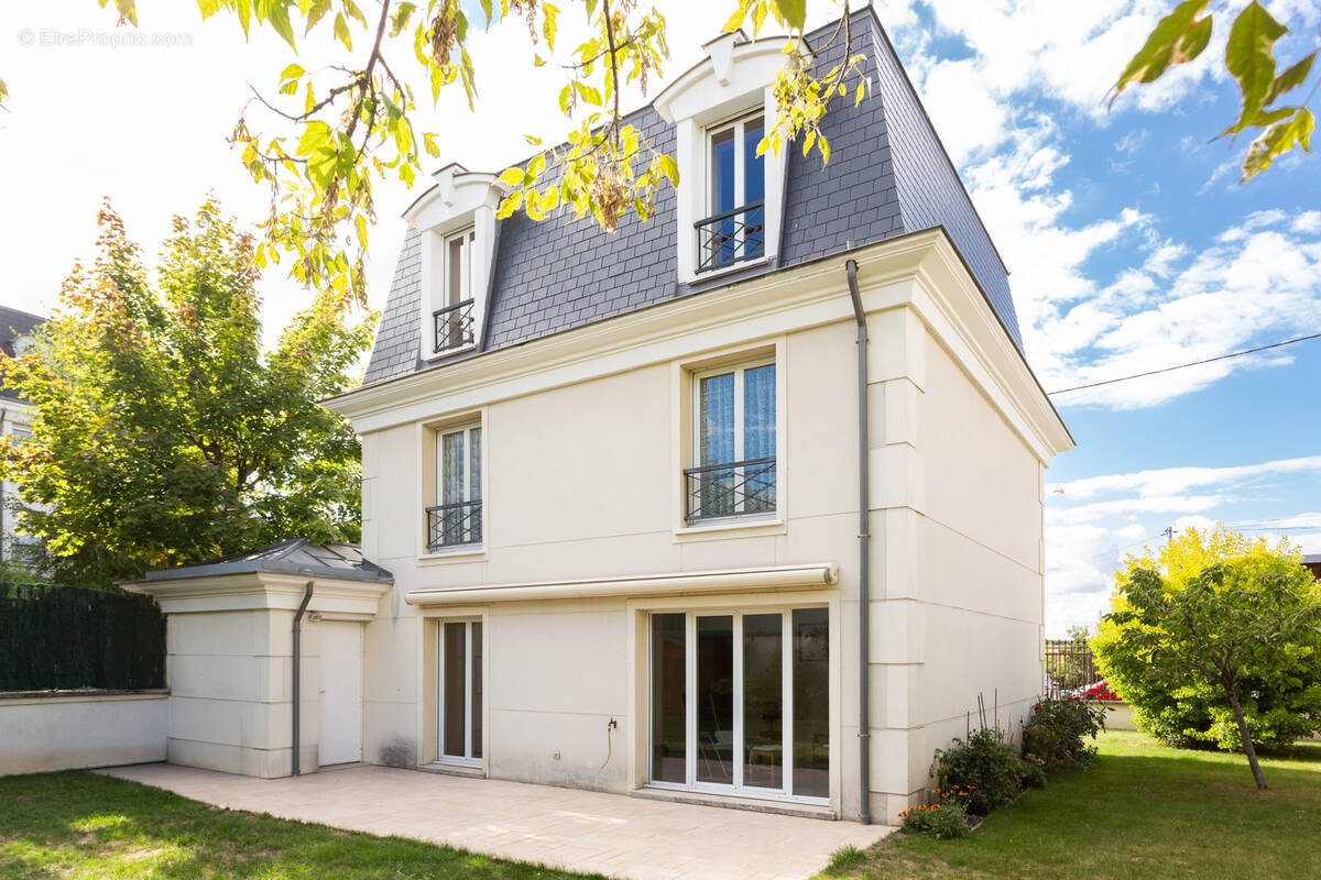Maison à SARTROUVILLE