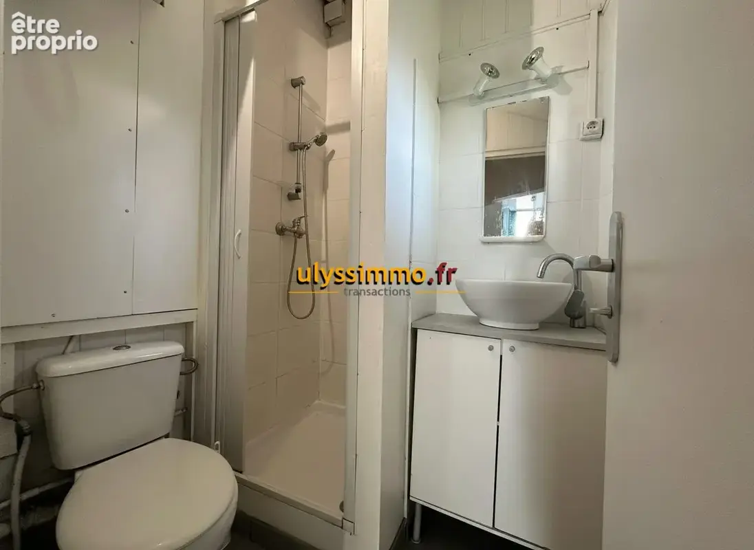 salle d\'eau avec WC