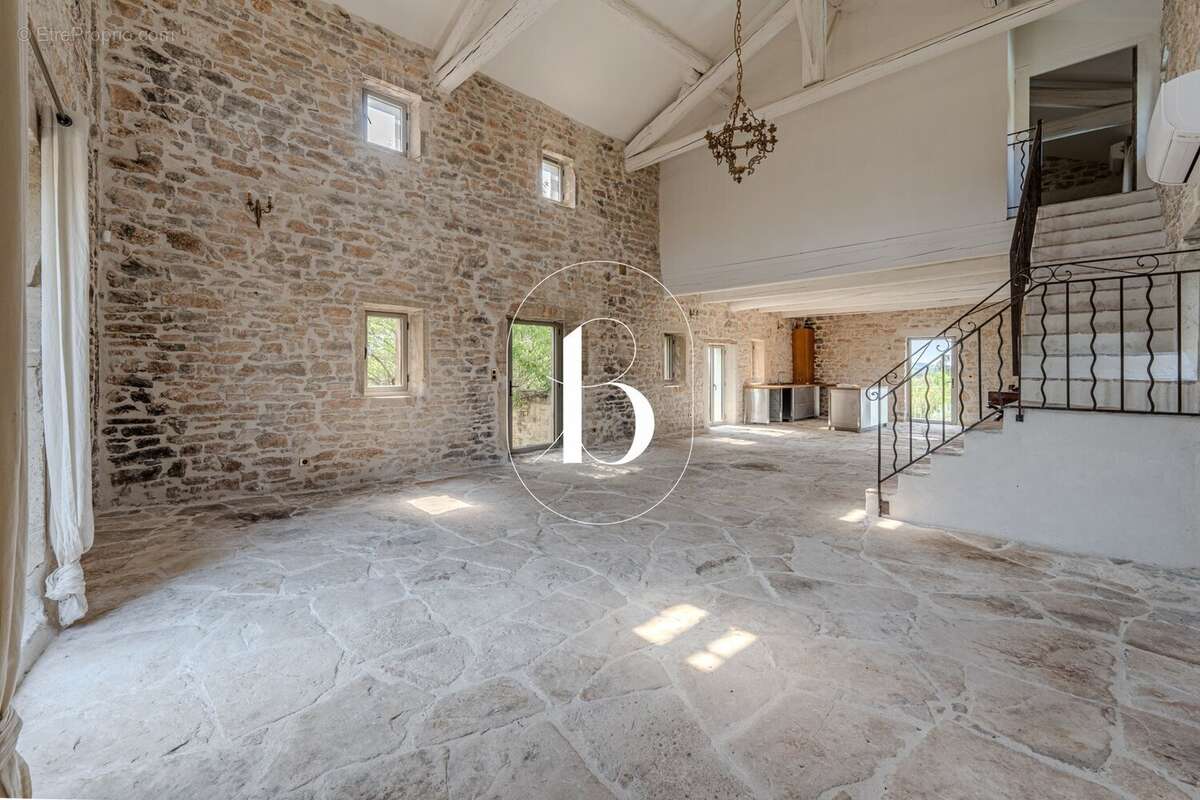 Maison 950 m² à Goudargues  - photo 28