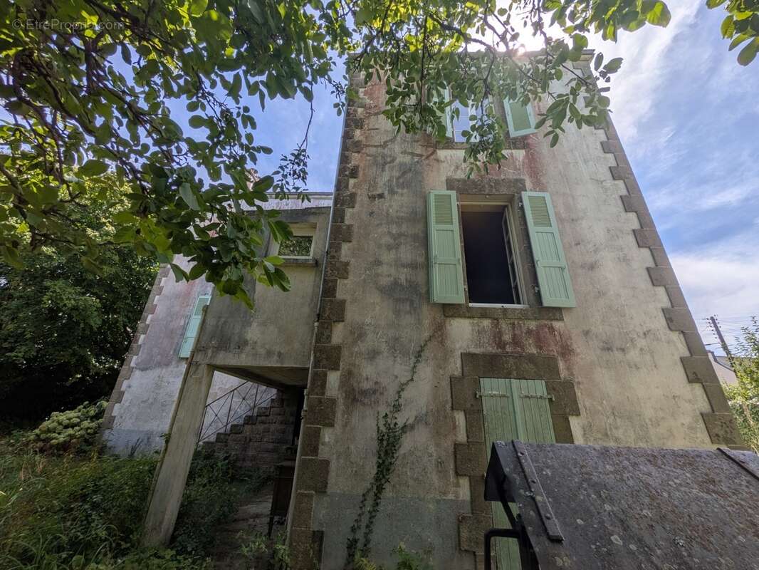 Guemene sur scorff maison bourgeoise  7 pièces 185 m² environ avec garage et dépendances,un puits une parcelle de 3706m² - photo 5
