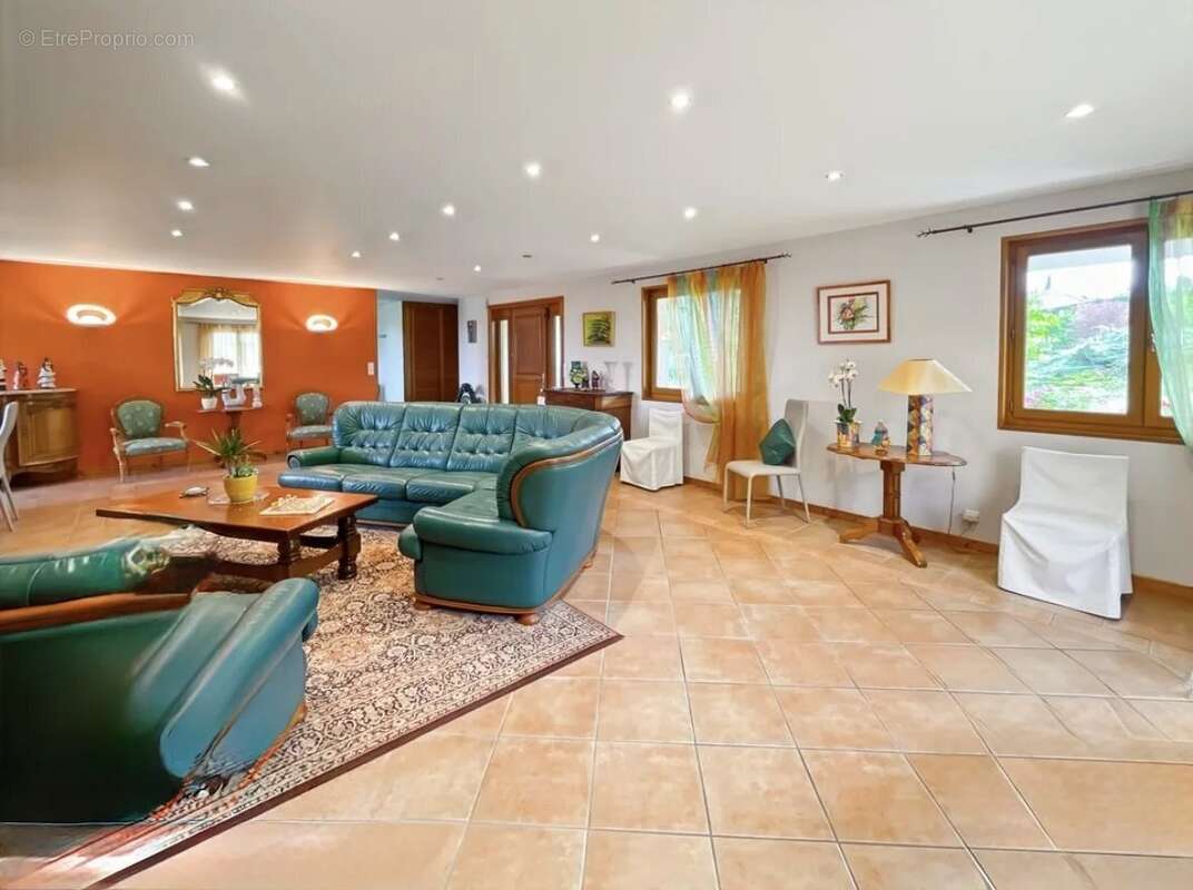 Maison à SAINT-GENEST-LERPT