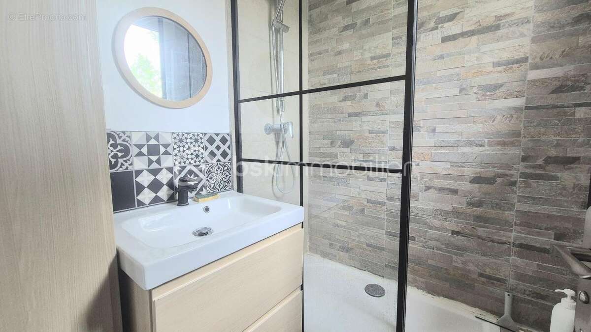 HYERES OUEST - Appartement T4 de 91 m² - Terrasse - Stationnement privatif - photo 9