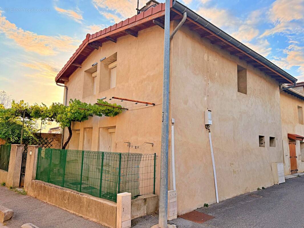 Façade - Maison à MONTELIER