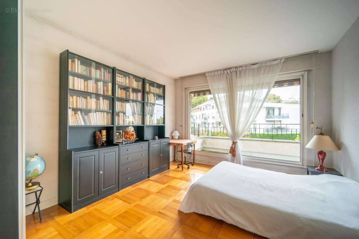 Appartement à VILLE-D'AVRAY