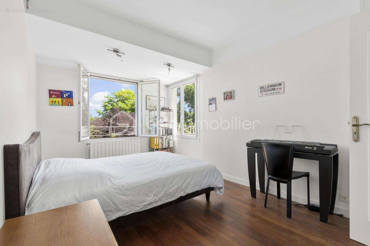 Maison à MARNES-LA-COQUETTE