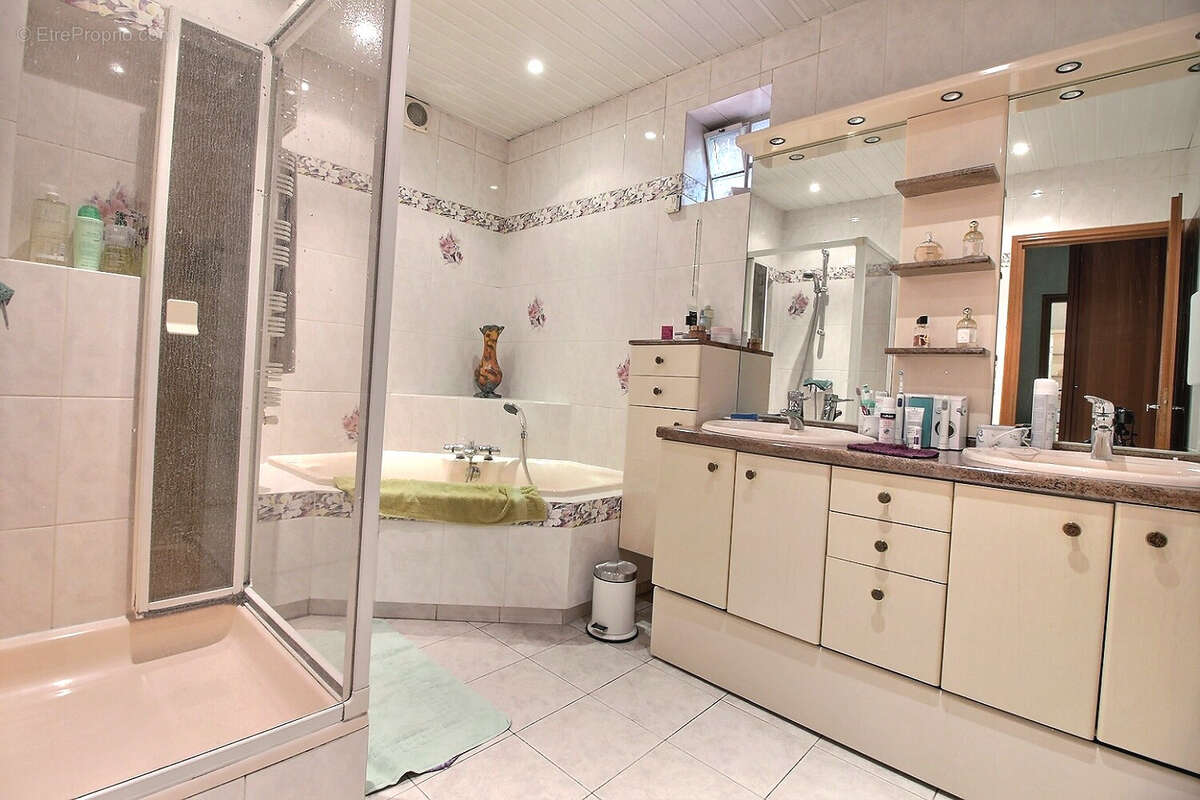 Appartement à L'ILE-SAINT-DENIS