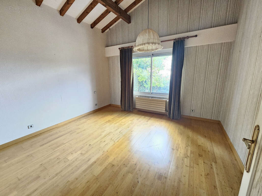 Maison à AVIGNON-LES-SAINT-CLAUDE