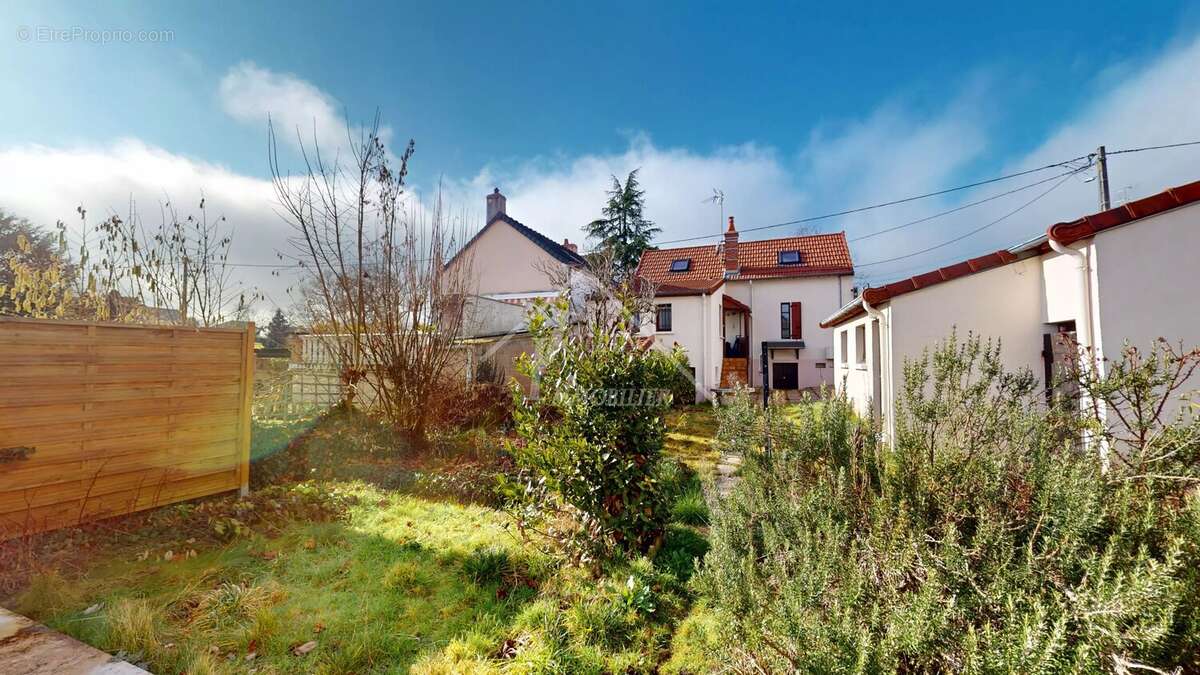 Maison à DOMPIERRE-SUR-BESBRE