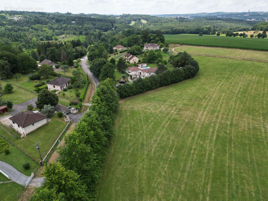 Terrain à SAINT-JUST-LE-MARTEL