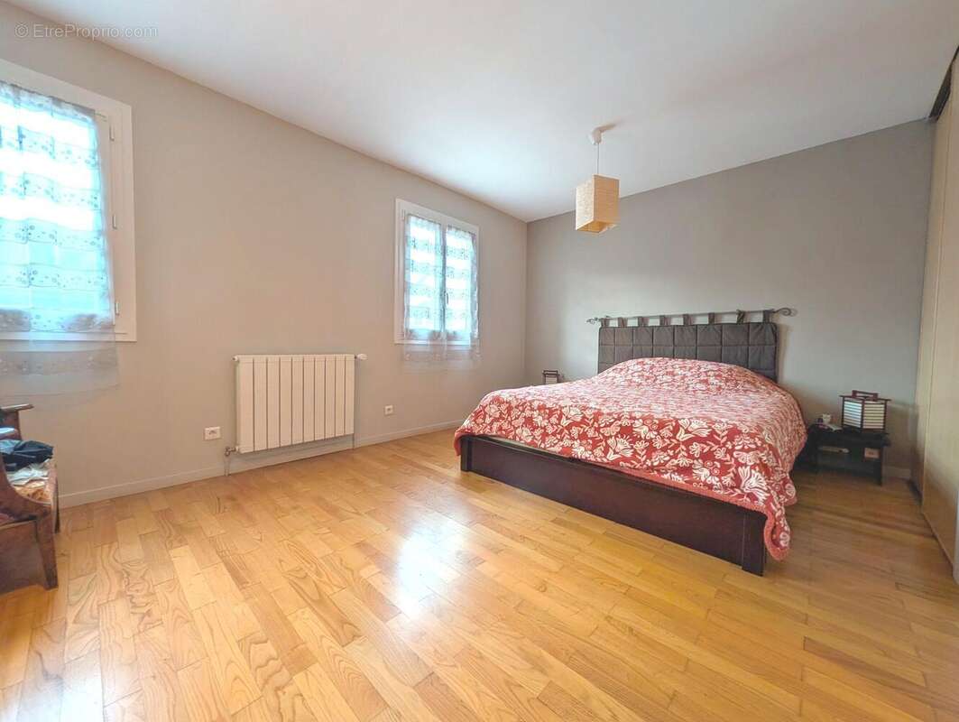 Maison à LES CLAYES-SOUS-BOIS