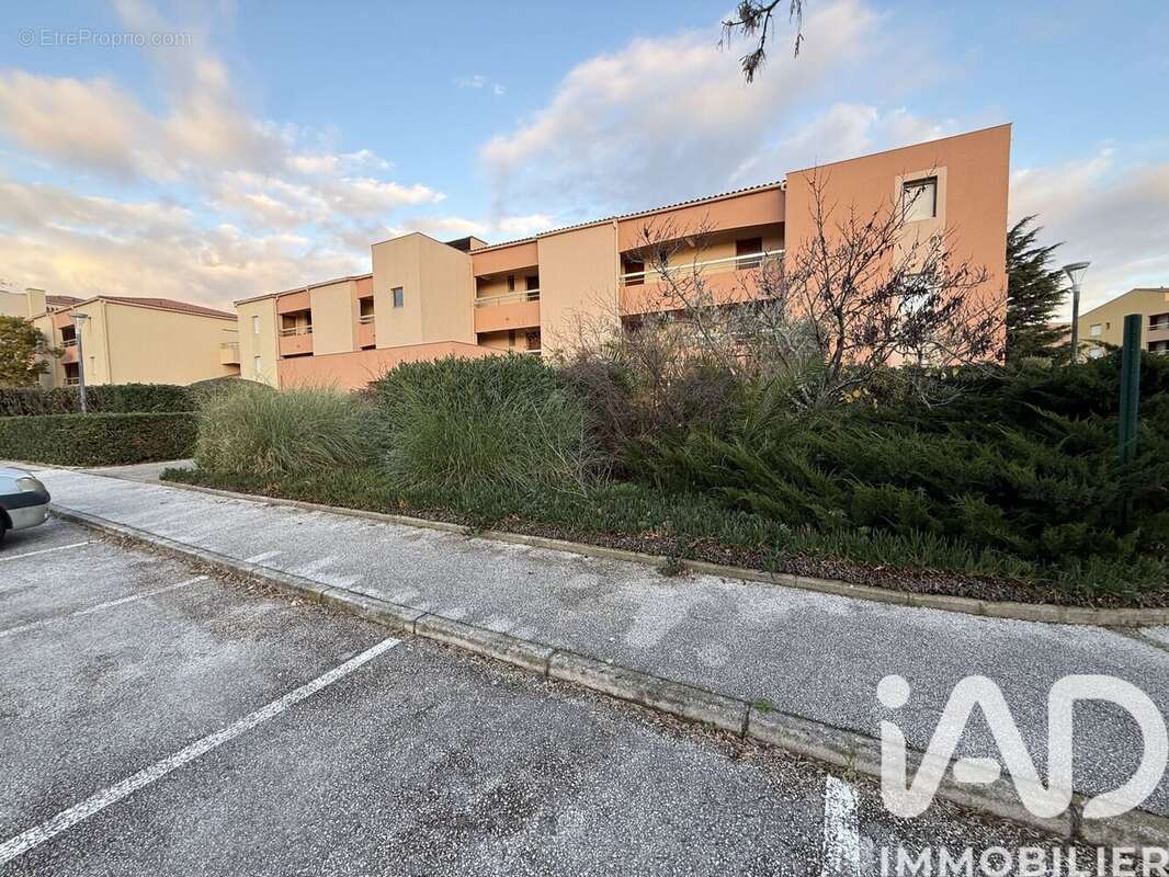 Photo 4 - Parking à LA LONDE-LES-MAURES