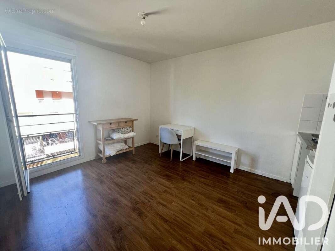 Appartement 22 m² à Villeneuve-La-Garenne  - photo 2