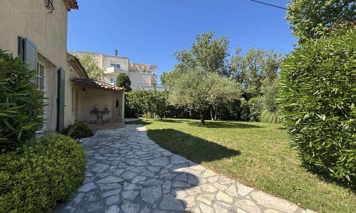 Maison à MANDELIEU-LA-NAPOULE
