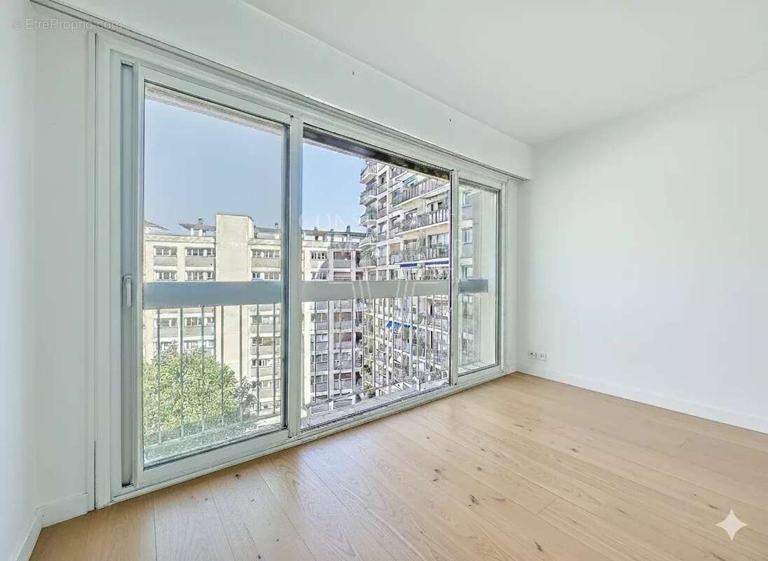 Appartement à PARIS-15E